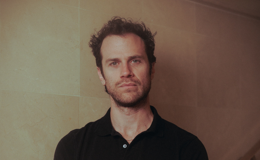 Max Bowens, LOOKING AT YOU LOOKING AT ME © Léa Rener