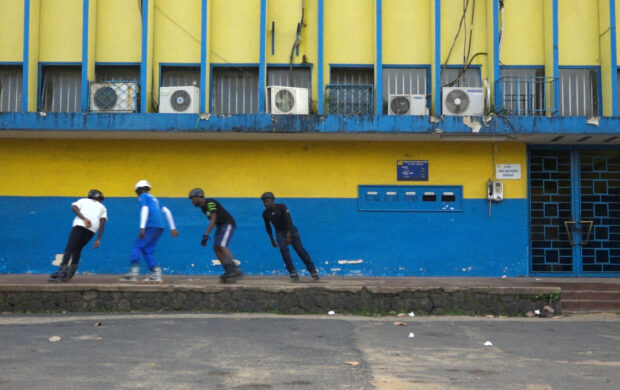 Image issue du film Le Serpent à Bonanjo