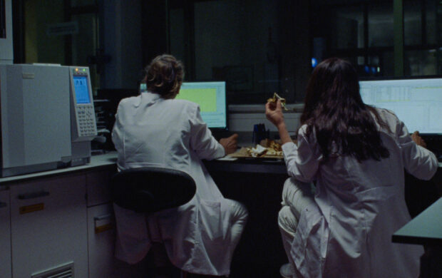 Image issue du film The Weary Hours of Two Labs Assistants